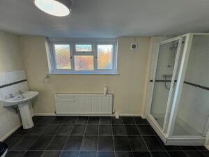 2 BEDROOM Flat - Photo 5