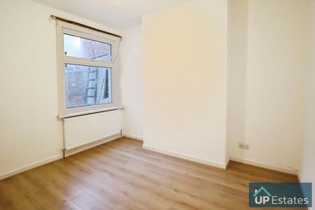 4 bedroom terraced house to rent - Photo 5