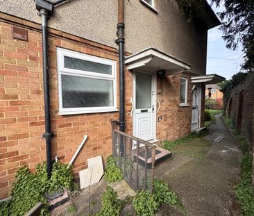 Oaks Road, Stanwell - 2 bedrooms Property for lettings - Seymours - Photo 6