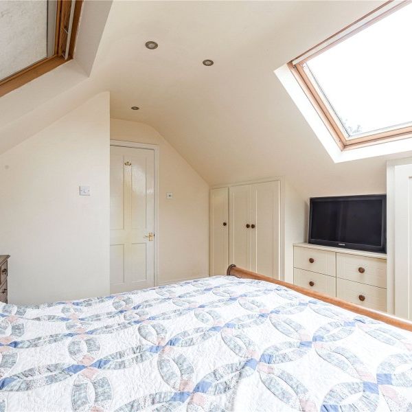 2 Ongar Close, Addlestone - 4 bedrooms Property for lettings - Seymours - Photo 1