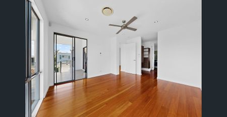 Waterfront Living in the Heart of Broadbeach Waters - Photo 5