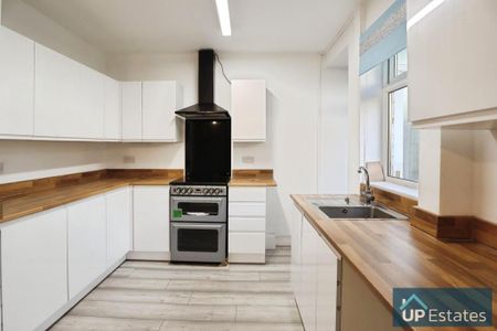 3 bedroom terraced house to rent - Photo 4