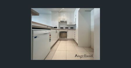 Bright And Sunny Two Bedroom Apartment In Heart Of Waterloo - Photo 5