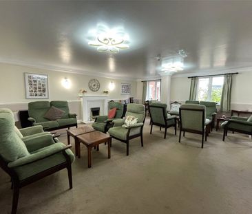 Victoria Road, Farnborough, Hampshire, GU14 - Photo 1