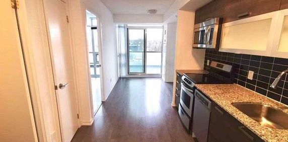 PARKING AND LOCKER INCLD QUEEN WEST 1 BED CONDO - Photo 2