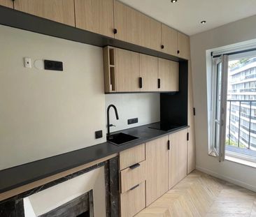 Studio meublé avec balcon, rénové par architecte - Photo 6