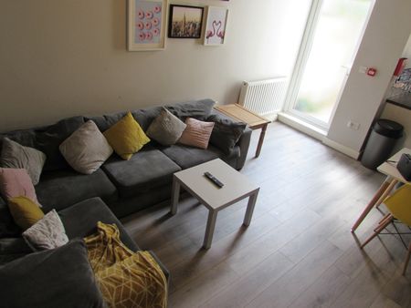 Room in a Shared House, Hannan Road, L6 - Photo 2