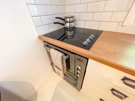 To Rent St Winifreds Road, Meyrick Park, Bournemouth, BH2 £1,000 pcm Tenancy Info - Photo 4