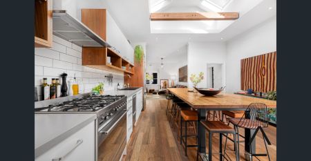 Style & Interior Precision - Photo 5