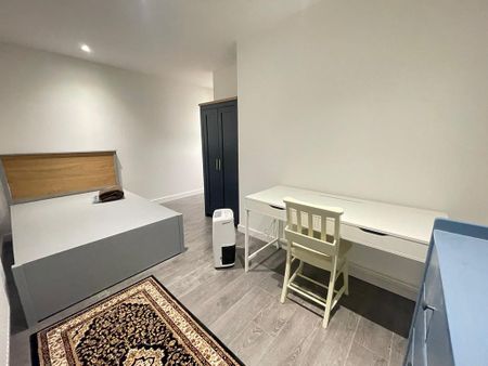 6 bedroom terraced house to rent - Photo 4