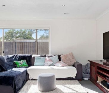 Lovely 2 Bedroom Unit - Photo 4