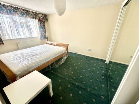 Burket Close, Greater London, UB2 - Photo 3