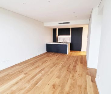 Ultra Modern Two Bedroom Apartment In Ideal Location - Photo 3