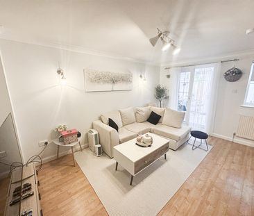 Highdowns, Hatch Warren, Basingstoke - Photo 2