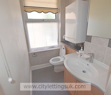 3 Bedroom End Terraced House - Photo 3