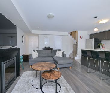 For Lease - 2441 Greenwich Drive Unit# 95, Oakville, Ontario - Photo 2