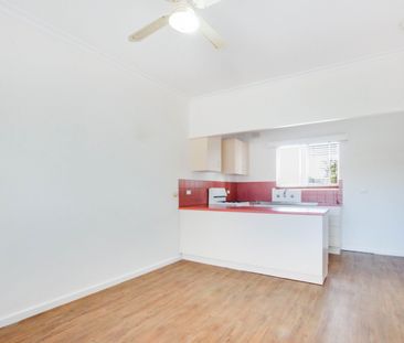 Spacious One Bedroom Unit in Great Location! - Photo 5