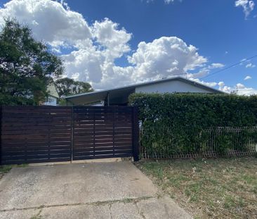 Charming Country Living in Dubbo – 3 Bedroom Home for Rent - Photo 1