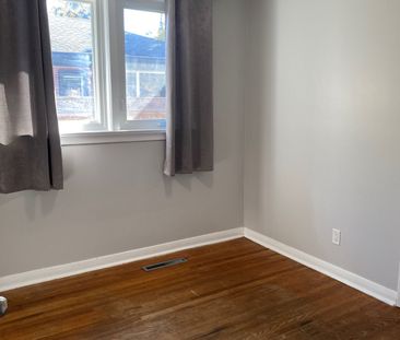For Lease - 11 Oak Street, Barrie, Ontario - Photo 2