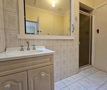 2 Agnes Street, Bentleigh East VIC 3165 - House For Rent | Domain - Photo 5