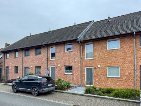 Rijwoning met 3 slaapkamers, garage en tuintje. - Photo 3