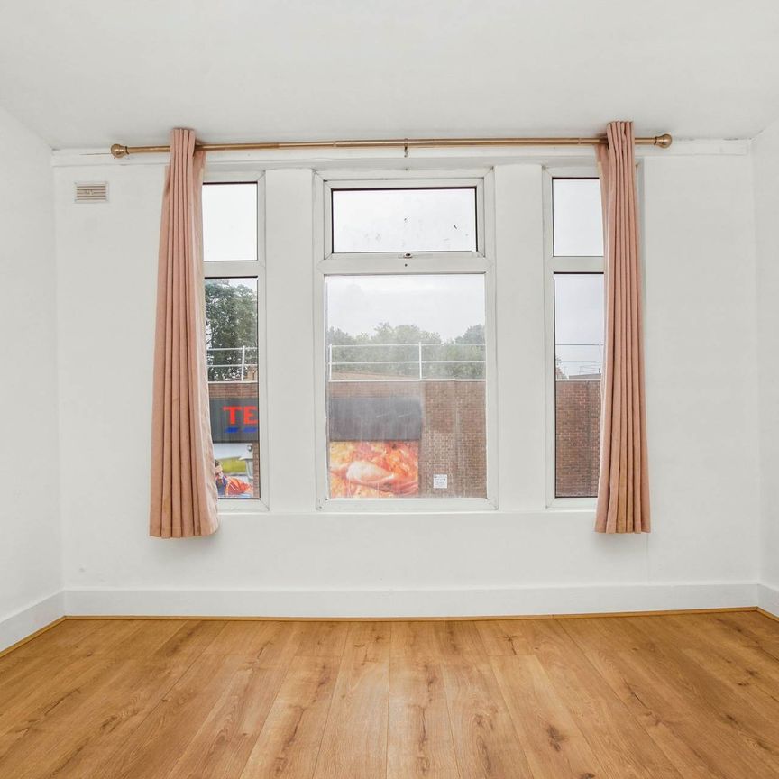 Price £2,150 pcm - Available Now - Unfurnished - Photo 1