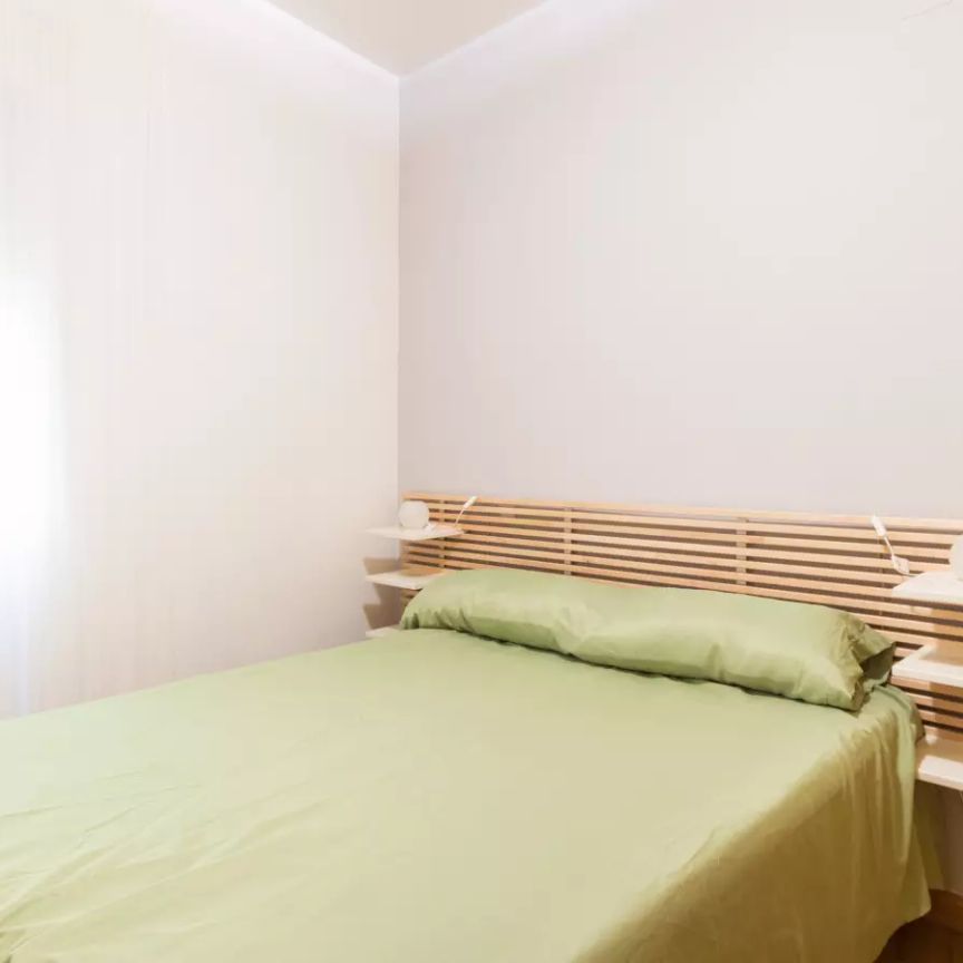 1-bedroom apartment with balcony for rent in Malasana - Photo 1