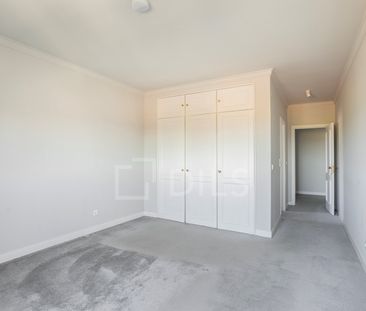 Apartamento T2 com garagem privativa e elevador, em Cascais - Photo 4