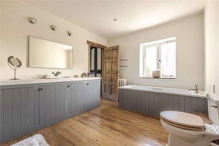 An exceptional family home set in a charming country location. - Photo 4