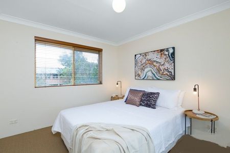 Spacious North-Facing Apartment in Prime Location - Photo 3