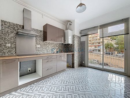 Beau T4 Spacieux avec Vue Mer Secteur Parc San Lazaro, - Photo 3