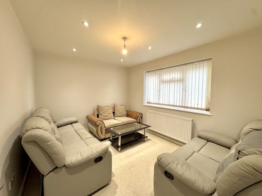 Cygnet Avenue, Greater London, TW14 - Photo 1