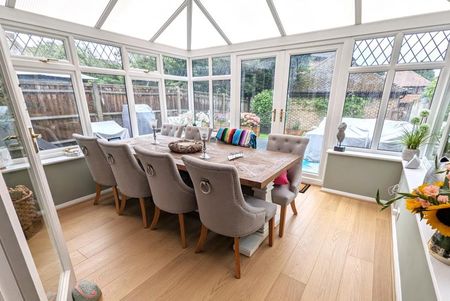 Rosebury Drive, Woking - 2 bedrooms Property for lettings - Seymours - Photo 3