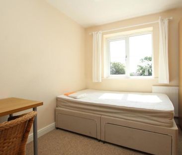 *** STUDENT HOUSE *** 7 Bedroom student property, 10 min walk to Un... - Photo 2