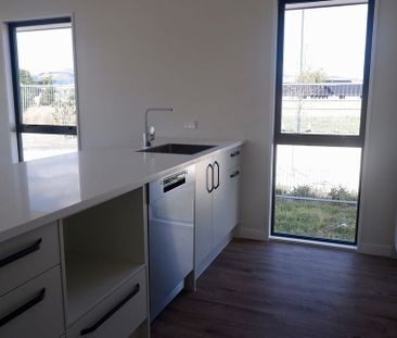 Charming 3BR Halswell Haven w/ Garden - Photo 5