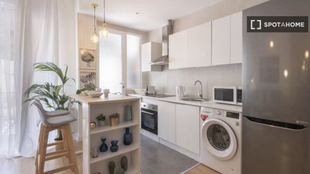 2 room luxury Flat for rent in Madrid, Spain - Photo 2