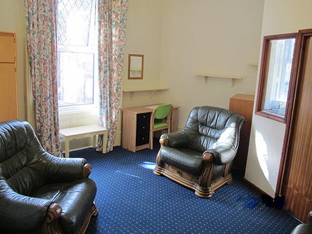 129 Warwick Road, Carlisle (STUDENT HOUSE) 10 rooms available August 2026 - Photo 2