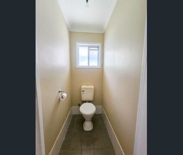 Beautifully Updated Family Home in a Prime Location - Photo 5