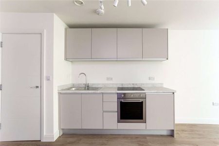 A modern studio apartment close to Cabot Circus - Photo 2