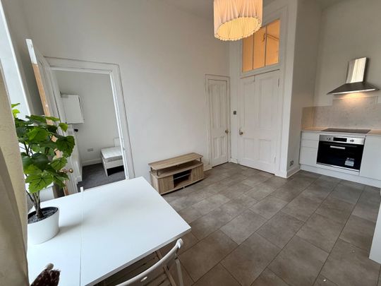 2 Bed Flat, Montgomery St, EH7 - Photo 1