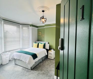 BEDROOM 1- MEDIUM DOUBLE ENSUITE - Photo 5