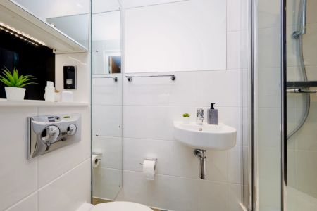 5 bed En-Suite - Photo 5