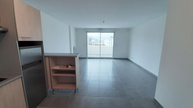 location Appartement T3 DE 65.3m² À MARSEILLE - Photo 1