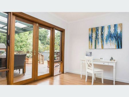 City Fringe Living! - Photo 2