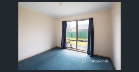 Stylish 3-Bedroom Residential Unit in Springvale - Photo 5