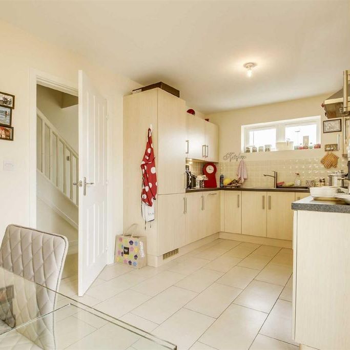 3 bedroom semi-detached house to rent - Photo 1