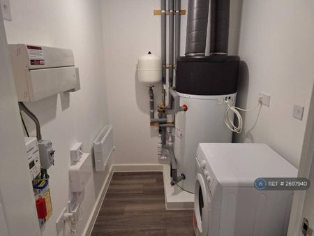 1 bedroom flat to rent - Photo 4