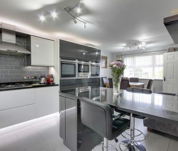 4 bedroom detached house to rent - Photo 5