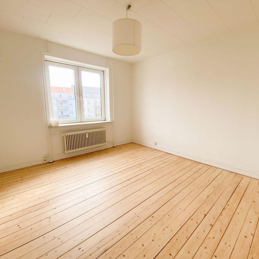 Nyrenoveret 3-værelses lejlighed i Aalborg centrum - Photo 1