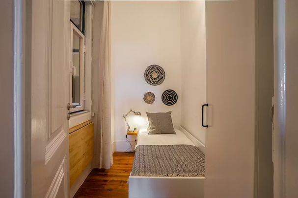 Calçada do Marquês de Abrantes, Lisbon, Lisbon 1200-163 - Photo 1